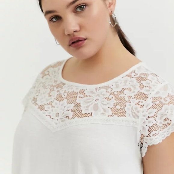 TORRID - SUPER SOFT WHITE LACE SLEEVE TOP - Picture 4 of 7